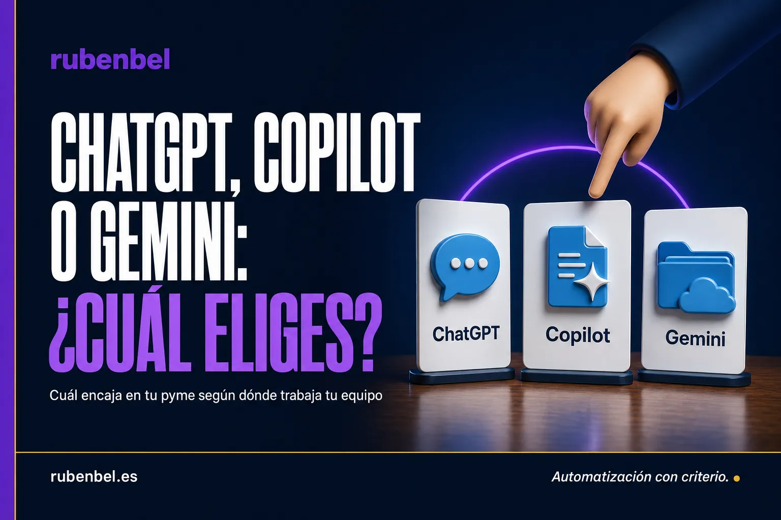 Tres tarjetas con los nombres ChatGPT, Copilot y Gemini sobre una mesa y una mano eligiendo